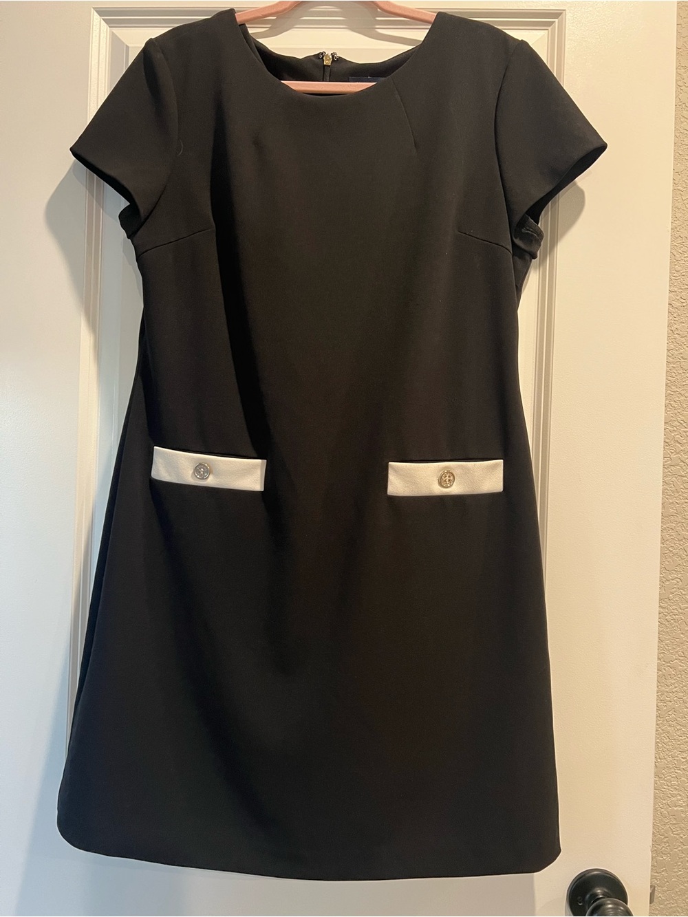 Tommy Hilfigher Black Short-Sleeve Shift Dress with White Pocket Trim
